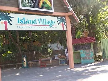Lovely 2 Bedrooms Apartment 3*, Ocho Rios